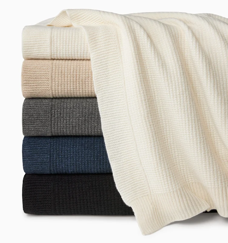 Orthopedic pillows for people with back pain​ Pettra Throw