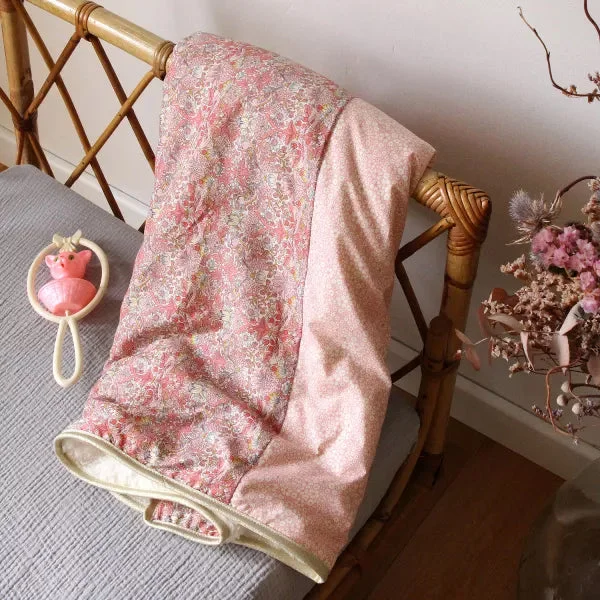 Silk blankets with a smooth and elegant touchBarnabe aime le café Baby Blanket Alba 73x90cm