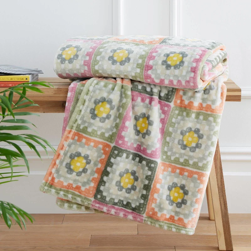 Linen blankets with a rustic and textured lookCrochet Print Throw