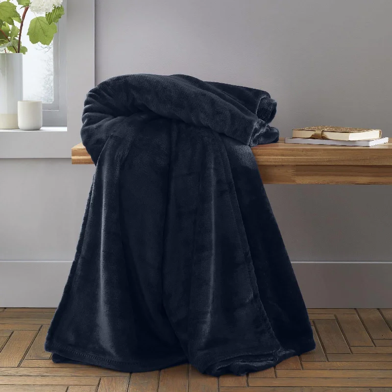 Chenille blankets with a thick and fuzzy textureRaschel Velvet Touch Throw Navy