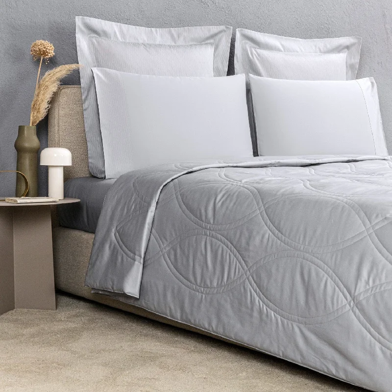 Frette Movement Light Quilt