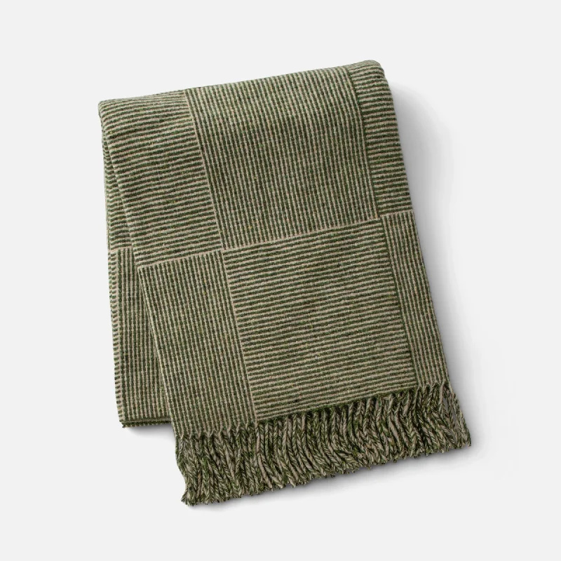 Bamboo fiber blankets with natural antibacterial propertiesMerino Basket Weave Throw