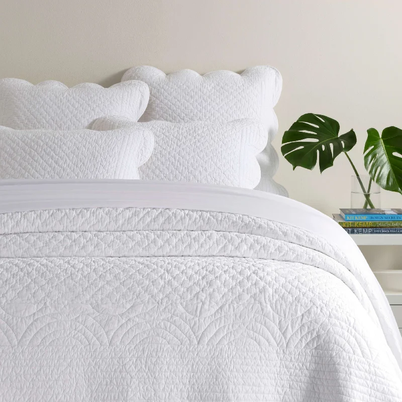 Pine Cone Hill Power Shake Scallop White Quilt